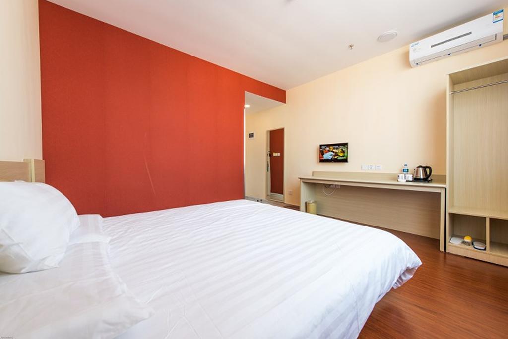 7Days Inn Shanghai Caobao Road Metro Station Room photo