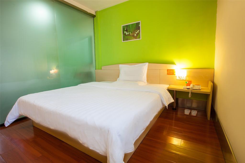 7Days Inn Shanghai Caobao Road Metro Station Room photo